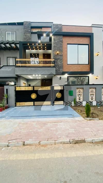 5 Marla Ultra Modern Design House Available For Sale At The Hot Location of Bahria Nasheman Lahore