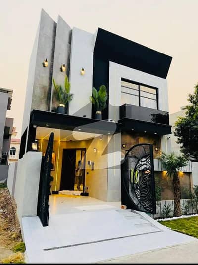 5 MARLA MODERN HOUSE FOR SALE IN DHA 9 TOWN.