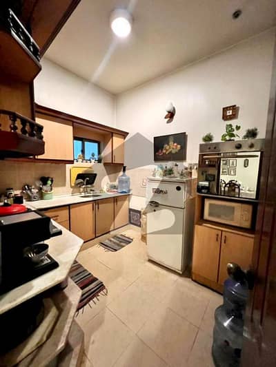 Two Bed DD Attached Bathroom 1 Kitchen