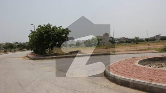 بحریہ ہیملیٹ بحریہ ٹاؤن فیز 8,بحریہ ٹاؤن راولپنڈی,راولپنڈی میں 1 کنال رہائشی پلاٹ 1.8 کروڑ میں برائے فروخت۔