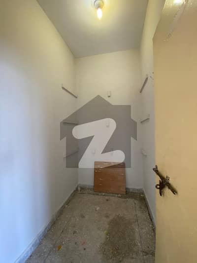 جی ۔ 11 اسلام آباد میں 1 کمرے کا 1 مرلہ کمرہ 15.0 ہزار میں کرایہ پر دستیاب ہے۔