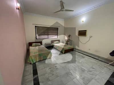 جی ۔ 11 اسلام آباد میں 1 کمرے کا 2 مرلہ کمرہ 32.0 ہزار میں کرایہ پر دستیاب ہے۔