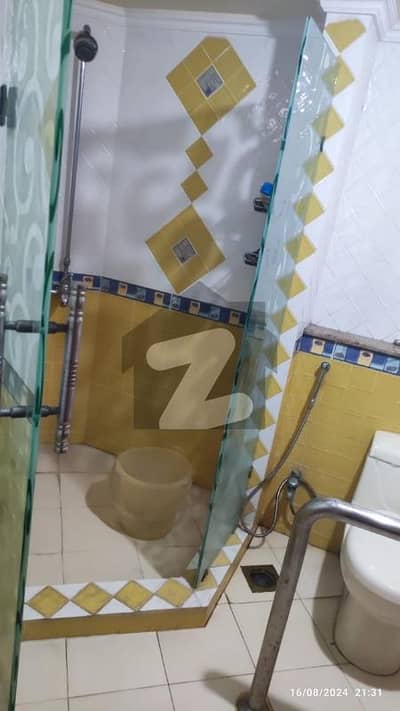 علامہ اقبال ٹاؤن لاہور میں 4 کمروں کا 10 مرلہ مکان 2.0 لاکھ میں کرایہ پر دستیاب ہے۔