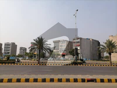 ڈی ایچ اے فیز 8 - بلاک یو فیز 8,ڈیفنس (ڈی ایچ اے),لاہور میں 2 کنال رہائشی پلاٹ 10.5 کروڑ میں برائے فروخت۔