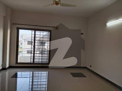 عسکری ٹاور 5 ڈی ایچ اے ڈیفینس فیز 5,ڈی ایچ اے ڈیفینس,اسلام آباد میں 3 کمروں کا 12 مرلہ فلیٹ 2.75 کروڑ میں برائے فروخت۔