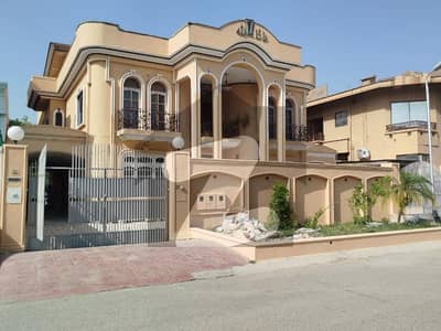 ایف ۔ 10 اسلام آباد میں 7 کمروں کا 2 کنال مکان 9.0 لاکھ میں کرایہ پر دستیاب ہے۔