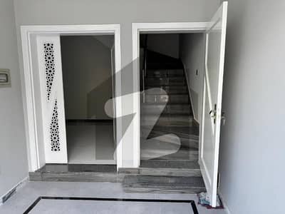 نیشنل پولیس فاؤنڈیشن او ۔ 9 - بلاک سی نیشنل پولیس فاؤنڈیشن او ۔ 9,اسلام آباد میں 4 کمروں کا 5 مرلہ مکان 2.5 کروڑ میں برائے فروخت۔