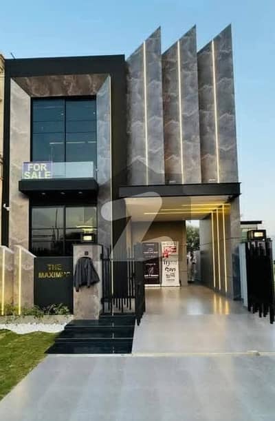 ڈی ایچ اے 9 ٹاؤن ڈیفنس (ڈی ایچ اے),لاہور میں 4 کمروں کا 5 مرلہ مکان 2.4 کروڑ میں برائے فروخت۔