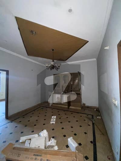 جوہر ٹاؤن فیز 2 جوہر ٹاؤن,لاہور میں 3 کمروں کا 5 مرلہ مکان 1.1 لاکھ میں کرایہ پر دستیاب ہے۔