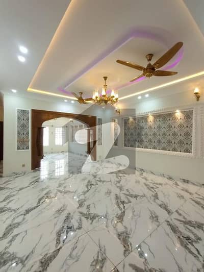 10 Marla House For Rent In Media Town Block D