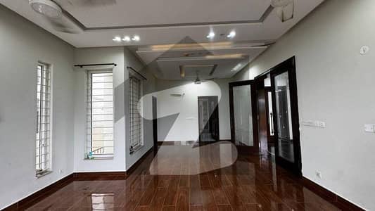 ڈی ایچ اے فیز 6 ڈیفنس (ڈی ایچ اے),لاہور میں 5 کمروں کا 1 کنال مکان 3.5 لاکھ میں کرایہ پر دستیاب ہے۔