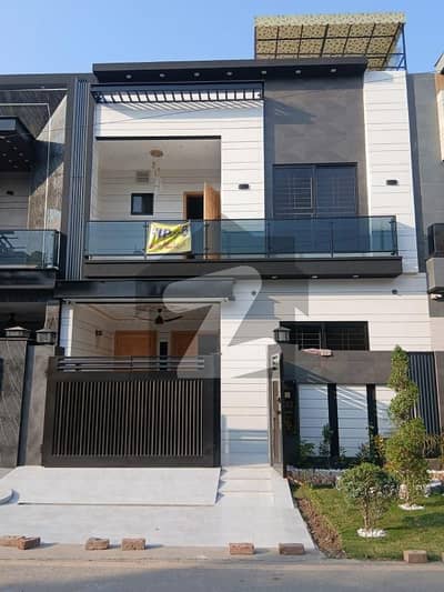 05-Marla Brand New House For Sale On 40' Feet Road Super Prime Location