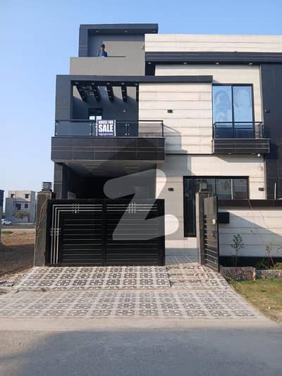 05-Marla Brand New House For Sale On 40 ' Feet Road Super Prime Location