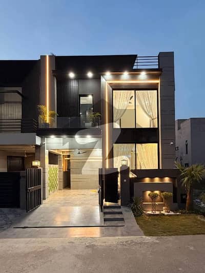Brand New Modern Design Luxury House For Rent