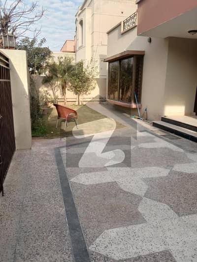 ایف ۔ 10/4 ایف ۔ 10,اسلام آباد میں 6 کمروں کا 2 کنال مکان 35.0 کروڑ میں برائے فروخت۔