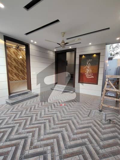 بحریہ ٹاؤن - اوورسیزبی بحریہ ٹاؤن اوورسیز انکلیو,بحریہ ٹاؤن,لاہور میں 4 کمروں کا 10 مرلہ مکان 1.3 لاکھ میں کرایہ پر دستیاب ہے۔