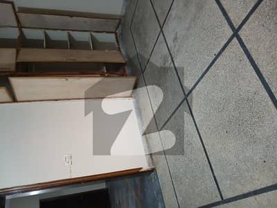 علامہ اقبال ٹاؤن ۔ کریم بلاک علامہ اقبال ٹاؤن,لاہور میں 2 کمروں کا 10 مرلہ بالائی پورشن 50.0 ہزار میں کرایہ پر دستیاب ہے۔