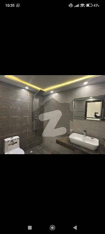 بحریہ ٹاؤن سیکٹر ای بحریہ ٹاؤن,لاہور میں 5 کمروں کا 10 مرلہ مکان 1.6 لاکھ میں کرایہ پر دستیاب ہے۔