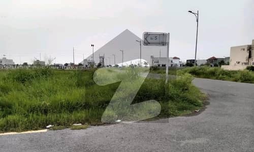 ڈی ایچ اے فیز 7 - بلاک یو فیز 7,ڈیفنس (ڈی ایچ اے),لاہور میں 1 کنال رہائشی پلاٹ 3.74 کروڑ میں برائے فروخت۔