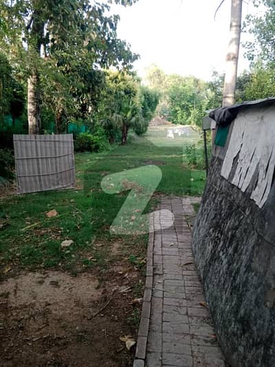 ایف ۔ 10/2 ایف ۔ 10,اسلام آباد میں 6 کمروں کا 1 کنال مکان 35.0 کروڑ میں برائے فروخت۔