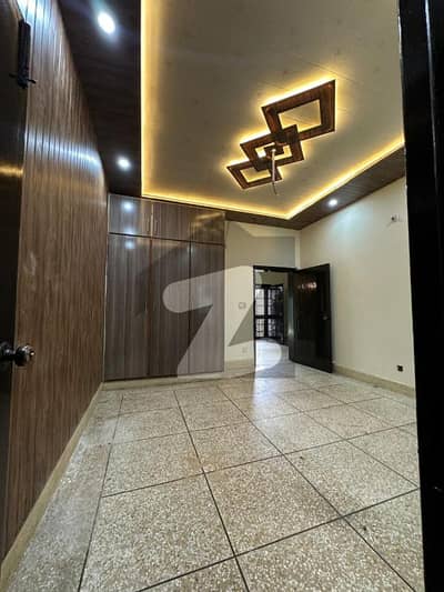 مصطفیٰ ٹاؤن لاہور میں 2 کمروں کا 8 مرلہ بالائی پورشن 50.0 ہزار میں کرایہ پر دستیاب ہے۔