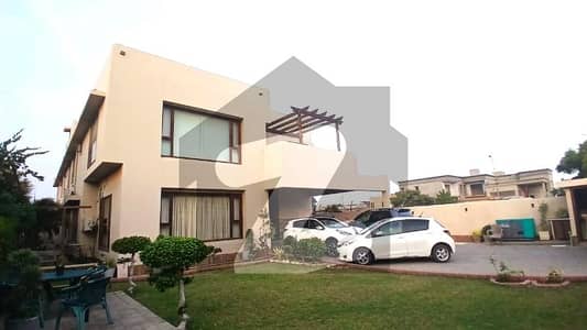 ڈی ایچ اے فیز 8 ڈی ایچ اے ڈیفینس,کراچی میں 7 کمروں کا 2 کنال مکان 32.0 کروڑ میں برائے فروخت۔