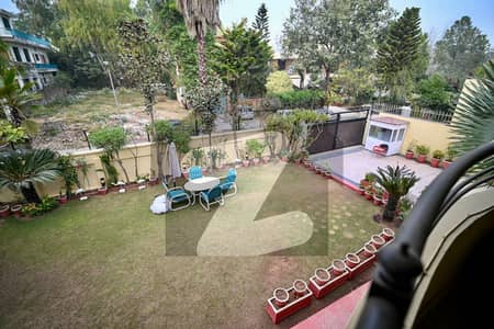 ایف ۔ 11 اسلام آباد میں 7 کمروں کا 2 کنال مکان 9.5 لاکھ میں کرایہ پر دستیاب ہے۔