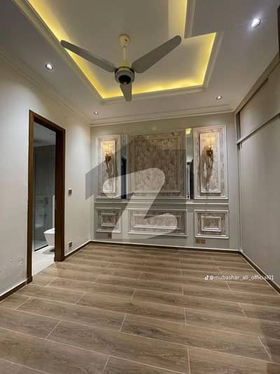 Main Scheme 3 Portion Separate Gate With Servant Quarter Water Elec Gas