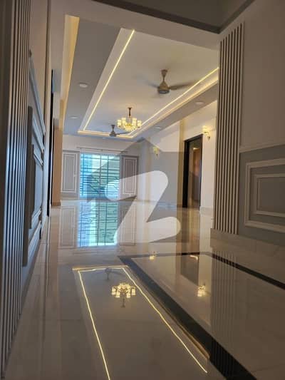 کلفٹن ۔ بلاک 2 کلفٹن,کراچی میں 3 کمروں کا 12 مرلہ فلیٹ 7.0 کروڑ میں برائے فروخت۔