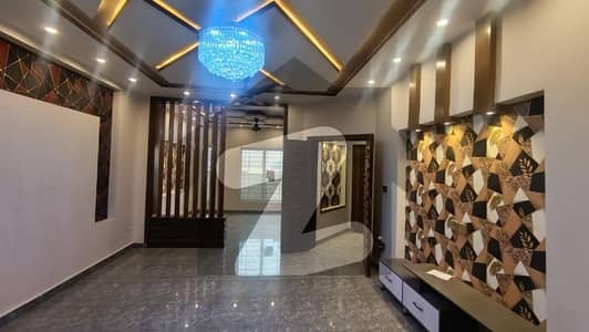 بحریہ ٹاؤن فیز 8 بحریہ ٹاؤن راولپنڈی,راولپنڈی میں 5 کمروں کا 7 مرلہ مکان 2.65 کروڑ میں برائے فروخت۔