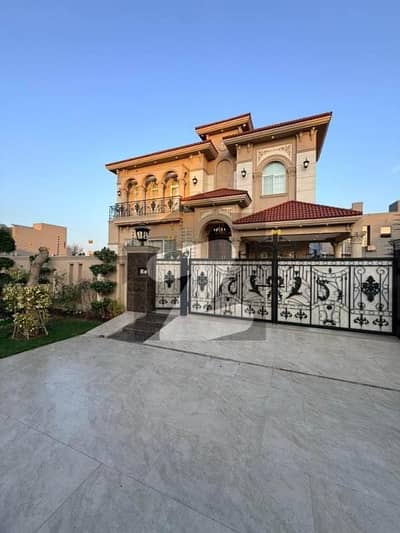 ڈی ایچ اے فیز 6 ڈیفنس (ڈی ایچ اے),لاہور میں 5 کمروں کا 1 کنال مکان 14.9 کروڑ میں برائے فروخت۔