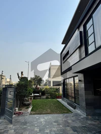 ڈی ایچ اے فیز 6 - بلاک سی فیز 6,ڈیفنس (ڈی ایچ اے),لاہور میں 5 کمروں کا 1 کنال مکان 11.0 کروڑ میں برائے فروخت۔