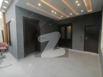 واپڈا ٹاؤن فیز 1 واپڈا ٹاؤن,ملتان میں 4 کمروں کا 12 مرلہ بالائی پورشن 52.0 ہزار میں کرایہ پر دستیاب ہے۔