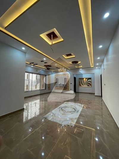 ایل ڈی اے ایوینیو لاہور میں 5 کمروں کا 1 کنال مکان 5.3 کروڑ میں برائے فروخت۔