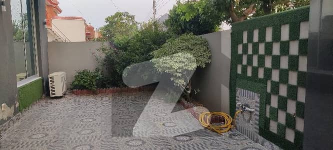 این ایف سی 1 لاہور میں 3 کمروں کا 1 کنال بالائی پورشن 1.1 لاکھ میں کرایہ پر دستیاب ہے۔