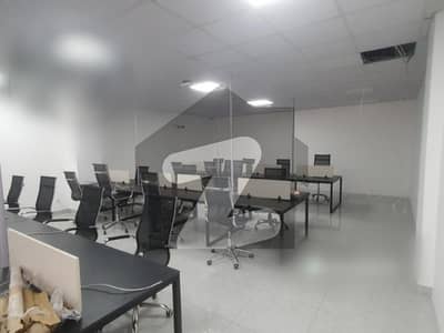 گلبرگ لاہور میں 18 مرلہ Studio دفتر 7.0 لاکھ میں کرایہ پر دستیاب ہے۔