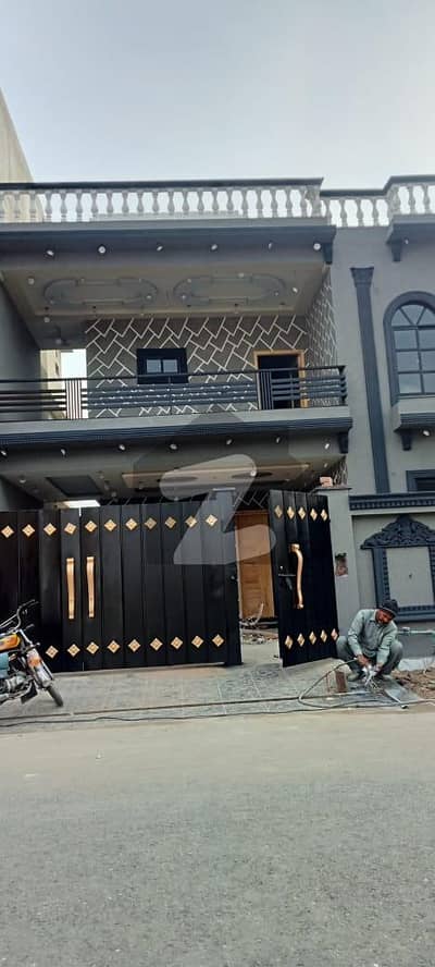 ڈریم گارڈن پرانا شجاع آباد روڈ,ملتان میں 5 کمروں کا 10 مرلہ مکان 4.25 کروڑ میں برائے فروخت۔