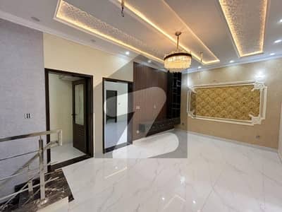 Aesthetic Prime Location House Of 5 Marla For Sale Is Available