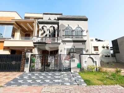 A Perfect House Awaits You In Bahria Town - Jinnah Block Lahore A Perfect House Awaits You In Bahria Town - Jinnah Block Lahore