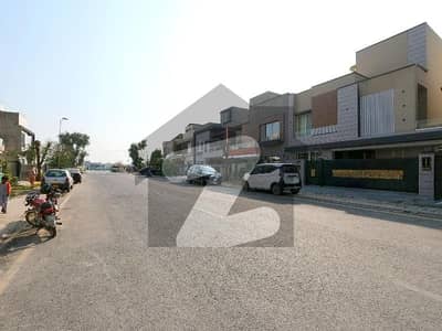 A Perfect House Awaits You In Bahria Town - Jinnah Block Lahore