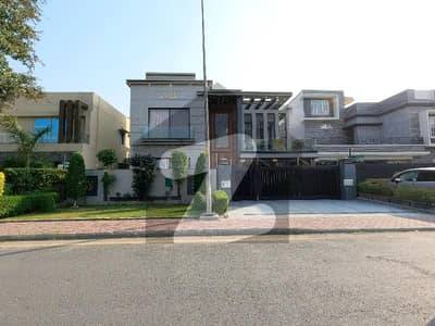 بحریہ ٹاؤن جاسمین بلاک بحریہ ٹاؤن سیکٹر سی,بحریہ ٹاؤن,لاہور میں 5 کمروں کا 1 کنال مکان 11.5 کروڑ میں برائے فروخت۔