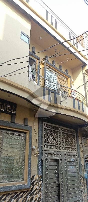 چونگی امر سدھو لاہور میں 6 کمروں کا 4 مرلہ مکان 1.1 کروڑ میں برائے فروخت۔