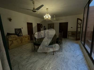 ڈی ایچ اے فیز 2 ڈی ایچ اے ڈیفینس,کراچی میں 10 کمروں کا 2 کنال مکان 10.0 لاکھ میں کرایہ پر دستیاب ہے۔