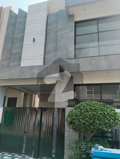 ڈی ایچ اے 9 ٹاؤن ۔ بلاک سی ڈی ایچ اے 9 ٹاؤن,ڈیفنس (ڈی ایچ اے),لاہور میں 3 کمروں کا 5 مرلہ مکان 1.07 لاکھ میں کرایہ پر دستیاب ہے۔