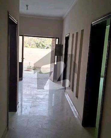 گلبرگ لاہور میں 2 کنال زیریں پورشن 1.5 لاکھ میں کرایہ پر دستیاب ہے۔