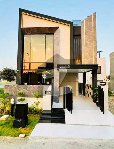 ڈی ایچ اے 9 ٹاؤن ڈیفنس (ڈی ایچ اے),لاہور میں 3 کمروں کا 5 مرلہ مکان 2.7 کروڑ میں برائے فروخت۔