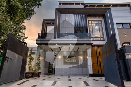 بحریہ ٹاؤن سیکٹر ای بحریہ ٹاؤن,لاہور میں 5 کمروں کا 10 مرلہ مکان 1.5 لاکھ میں کرایہ پر دستیاب ہے۔