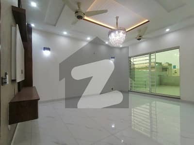 Prime Location Upper Portion Of 20 Marla Is Available In Contemporary Neighborhood Of EME Society