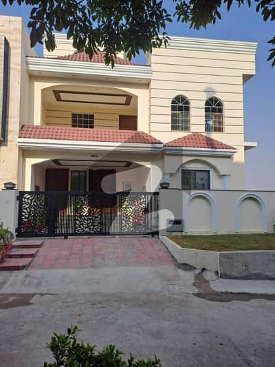 ڈی ایچ اے ڈیفینس فیز 1 ڈی ایچ اے ڈیفینس,اسلام آباد میں 6 کمروں کا 15 مرلہ مکان 7.1 کروڑ میں برائے فروخت۔