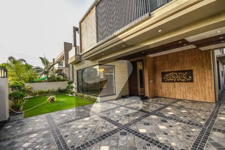 ڈی ایچ اے فیز 6 ڈیفنس (ڈی ایچ اے),لاہور میں 6 کمروں کا 1 کنال مکان 8.99 کروڑ میں برائے فروخت۔